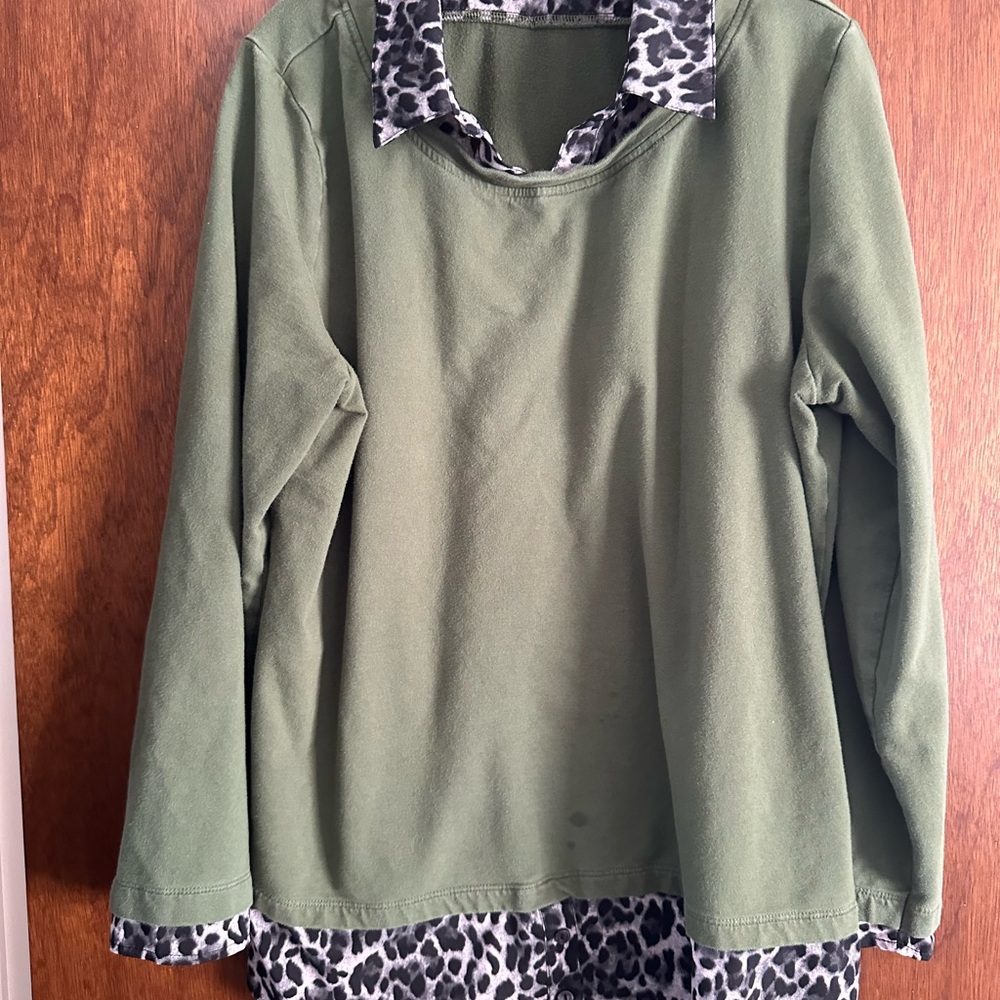 Isaac Mizrahi Green and Black Leopard Print Blouse